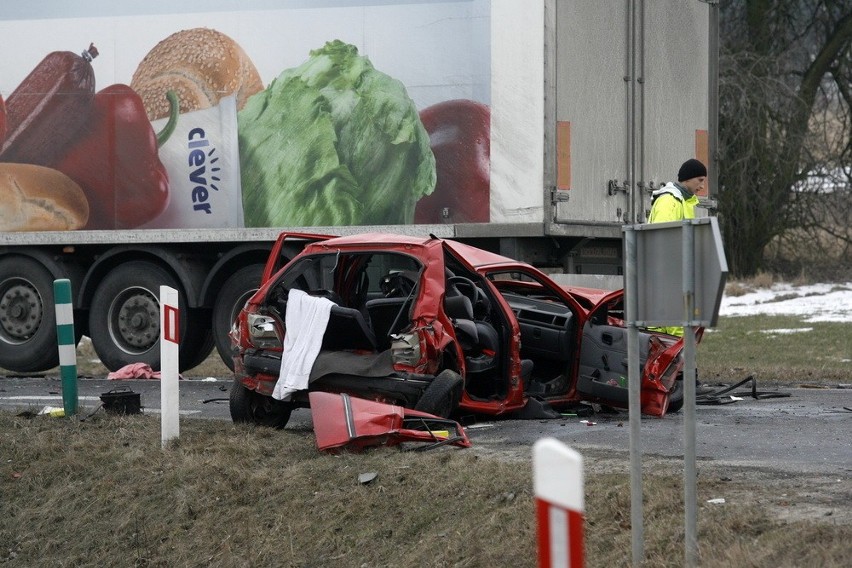 Wypadek w Kawicach. Kobieta zginęła na miejscu (ZDJĘCIA)