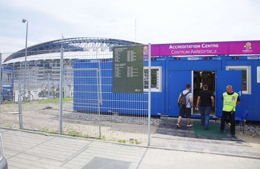 Poznań: Stadion twierdzą UEFA. Wstęp pod ścisłym nadzorem! [FILM]