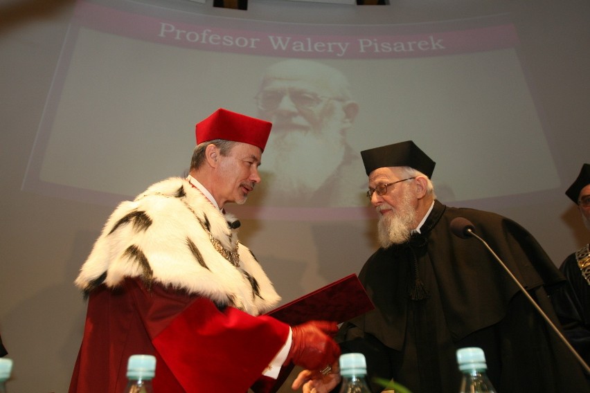 Prof. Walery Pisarek doktorem honoris causa Uniwersytetu Śląskiego