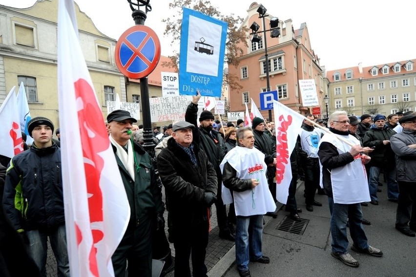 Pikieta MPK pod poznańskim magistratem