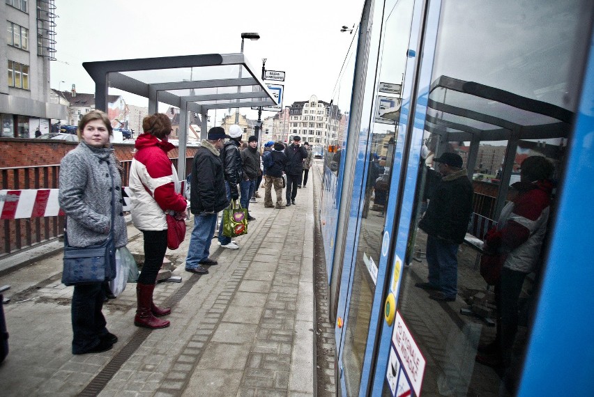 Wrocław: Nowe wiaty na placu Dominikańskim (ZDJĘCIA)