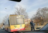 Zderzenie osobówki z autobusem na alei Podwale w Wałbrzychu. To kolejne takie zdarzenie w ostatnich dniach