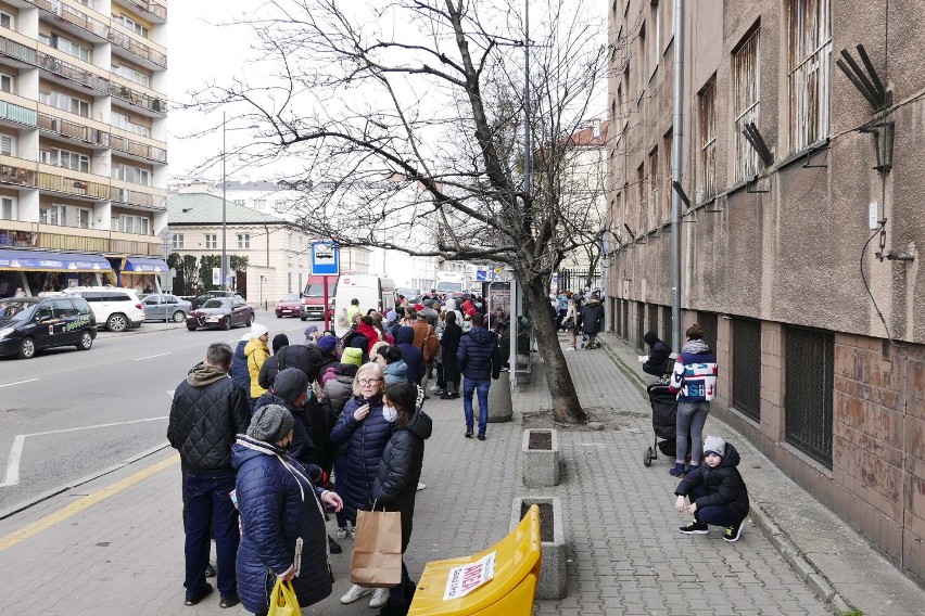 Warszawa nadaje numery PESEL uchodźcom z Ukrainy....