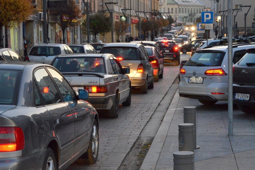 Znów drogowa pułapka i potężne korki w centrum Kielc. Drugi dzień koszmaru