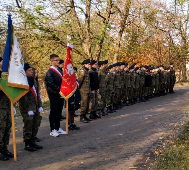 Narodowe Święto Niepodległości w Nowym Miasteczku, 11 listopada 2021. Kliknij w przycisk "zobacz galerię" i przesuwaj zdjęcia w prawo - naciśnij strzałkę lub przycisk NASTĘPNE