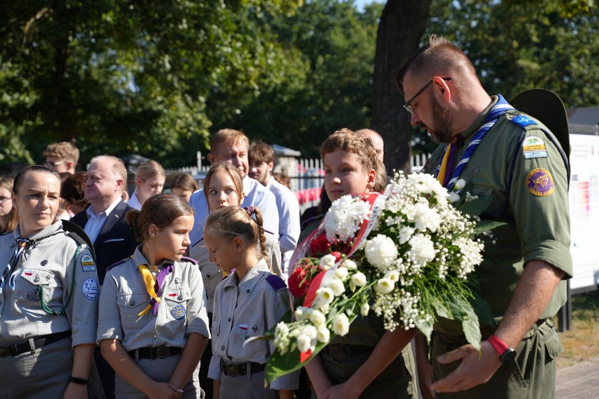 Na kostrzyńskim cmentarzu oddano hołd ofiarom terroru...