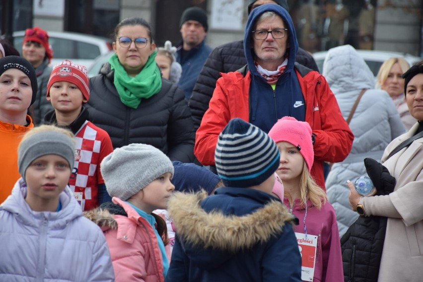 Bieg Niepodległości w Obornikach. Pierwsze starty dzieci na płycie rynku [ZDJĘCIA]