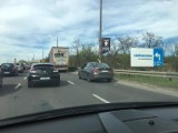 Uwaga kierowcy w Sosnowcu! Korek na ulicy 3 Maja. Nie da się zjechać stąd na DK 94. Droga zamknięta