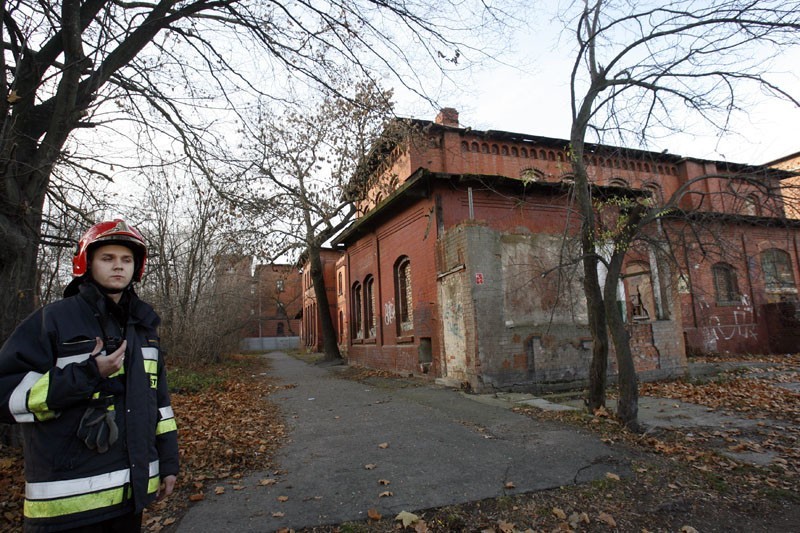 Legnica: Poszukiwali zasypanych w zniszczonym budynku przy ulicy Szewczenki (ZDJĘCIA)