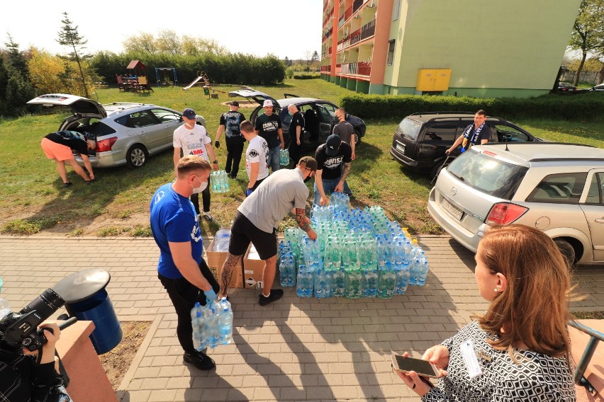 Piękny gest kibiców Zawiszy dla szpitala w Inowrocławiu [zdjęcia]