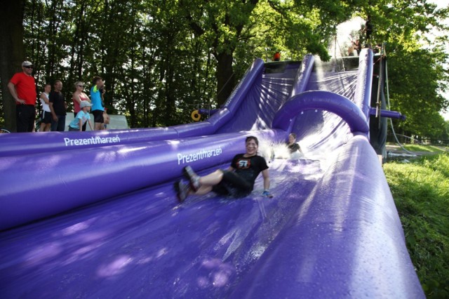 Ślizgawka wodna, Water Slide, będzie atrakcją podczas Festiwalu Kolorów w Łodzi. Impreza odbędzie się 2 lipca na Błoniach Łódzkich