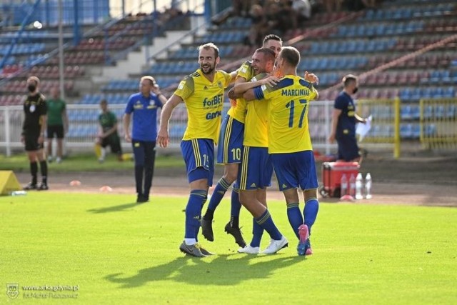 W dwóch pierwszych meczach w tym sezonie przeciwko Górnikowi Polkowice i GKS-owi Jastrzębie żółto-niebiescy gromili rywali, aplikując im łącznie dziewięć bramek.