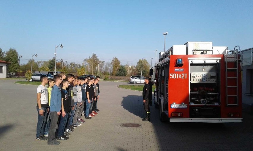 Zajęcia strażackie w Lublinieckiej jednostce straży pożarnej [FOTO]