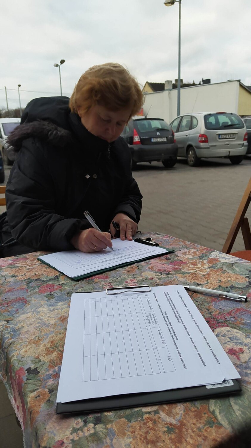 W Zduńskiej Woli w sobotę trwa zbiórka podpisów pod inicjatywą "TAK dla in vitro"