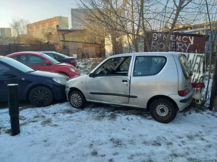 Zderzenie dwóch aut na Dziewińskiej we Włocławku