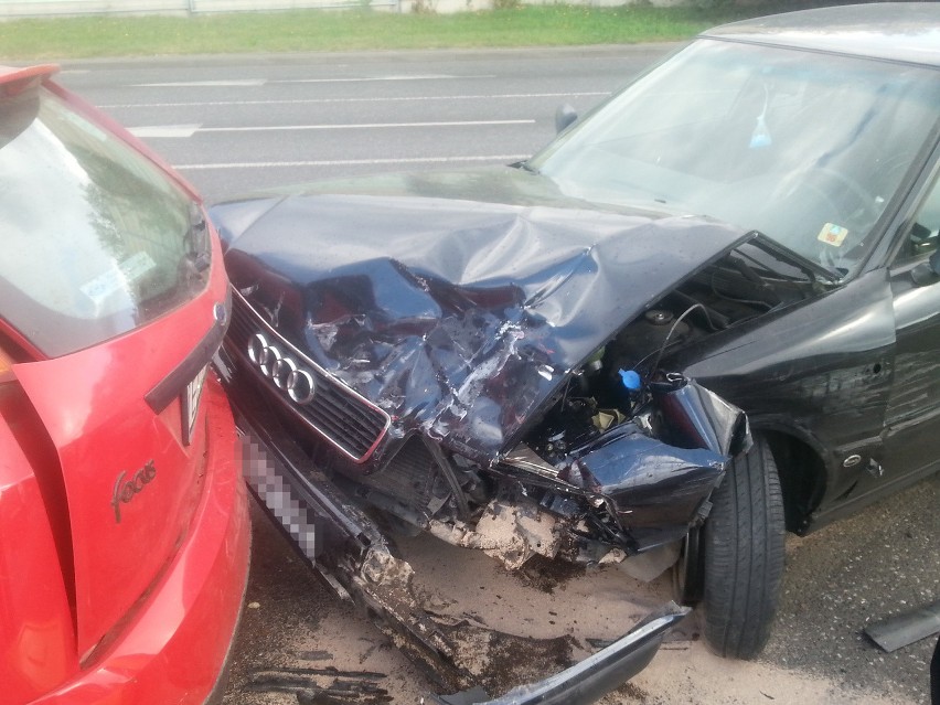 Wypadek na al. Jana Pawła w Łodzi, zderzenie 6 samochodów