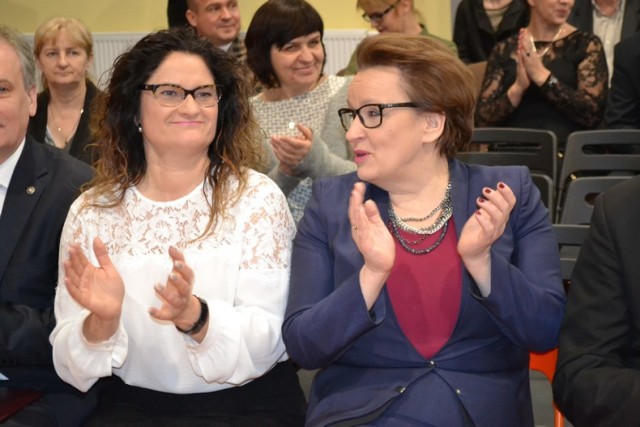 W uroczystości przekazania społeczności szkolnej w Borczu nowej sali gimnastycznej udział wzięła Anna Zalewska, minister edukacji narodowej. Byli też wicemarszałek  pomorski, wojewoda, parlamentarzyści.