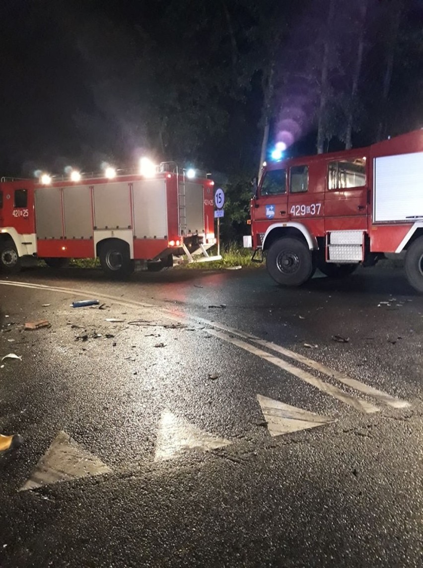 Wypadek i pożar samochodu w okolicach Stołczna i Dobojewa