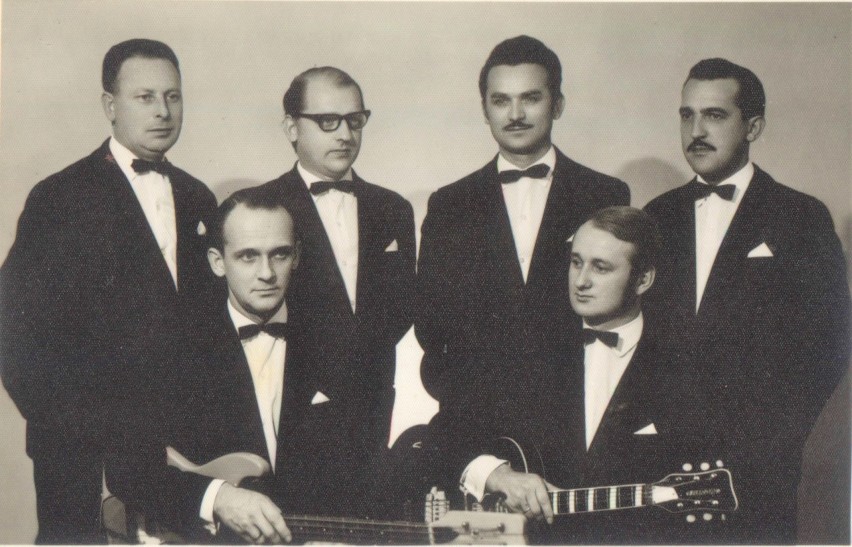 Zespół muzyczny „Orion”. Od lewej stoją: Zygmunt...