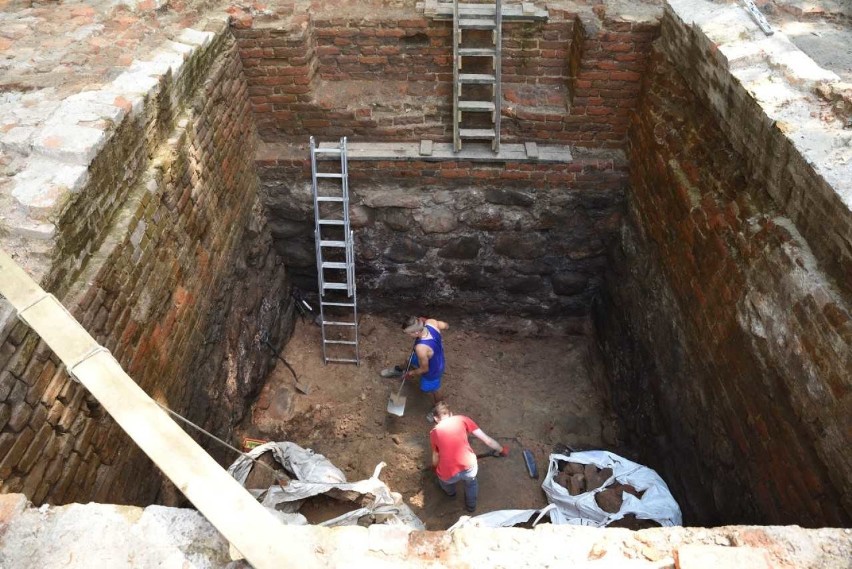 Człuchów. Końca dobiegają tegroczne badania archeologiczne na podzamczu. Co znaleziono?