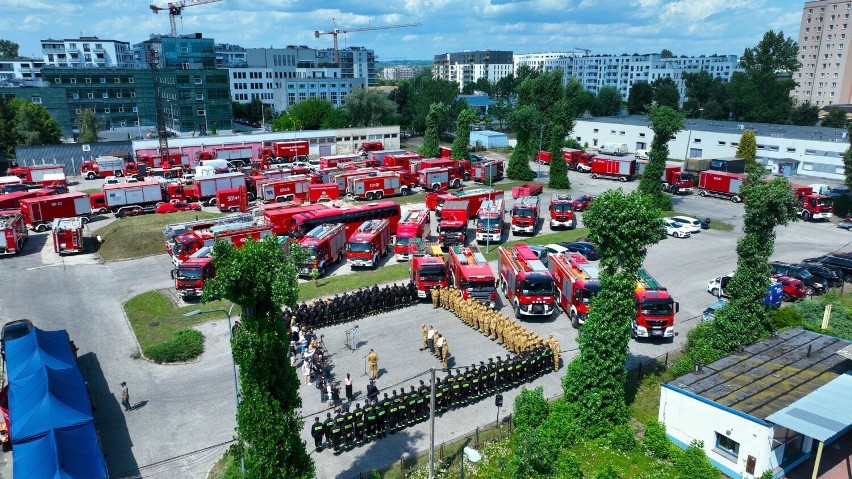 Strażacy tuż przed odjazdem z Krakowa do Grecji