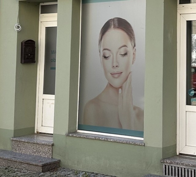 78 osób, które wpłaciły pieniądze na poczet usług kosmetycznych w salonie w Tczewie, skorzystało już z zabiegów w innych miastach. To była oferta spółki Perfect Look Clinic, aby chronić markę firmy, której obraz zmąciła mieszkanka Gdańska prowadząca przez rok w Tczewie salon pod jej szyldem na zasadzie franczyzy.