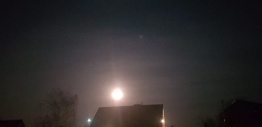 Superksiężyc 2019 oczami Internautów. Zobaczcie, jak prezentował się w Białymstoku [ZDJĘCIA]