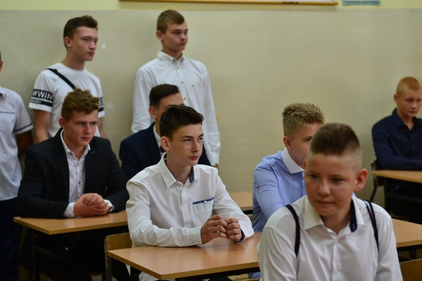 Rozpoczęcie roku szkolnego w zespole Szkół w Zduńskiej Woli Karsznicach