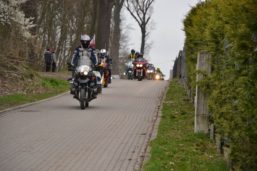 Moto Marzanna z Tłuchowa do Skępego. Motocykliści z Wolnego Ducha rozpoczęli sezon [zdjęcia]