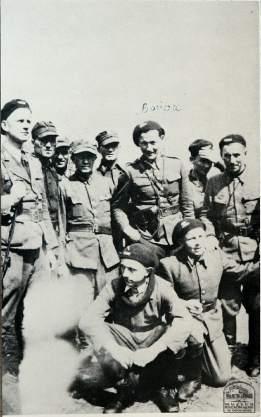Kazimierz Załęski „Bończa” z żołnierzami, 1944 r.
