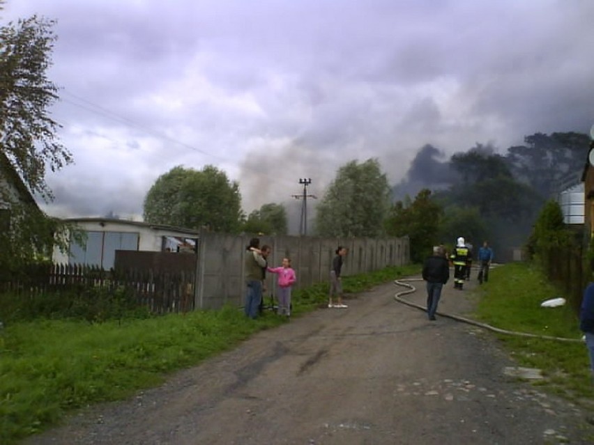 Ogień wybuchł przed południem we wsi Stobno, w powiecie ...