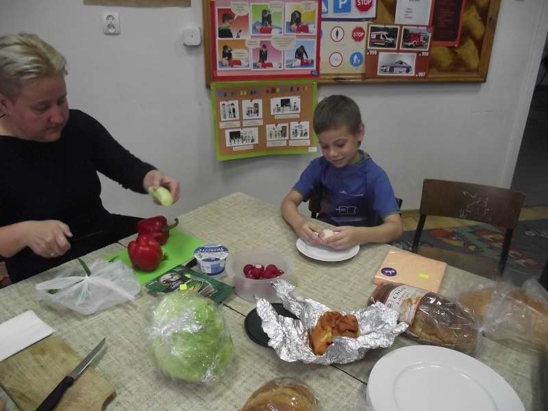 Śniadanie daje moc w Szkole Podstawowej w Kucharkach