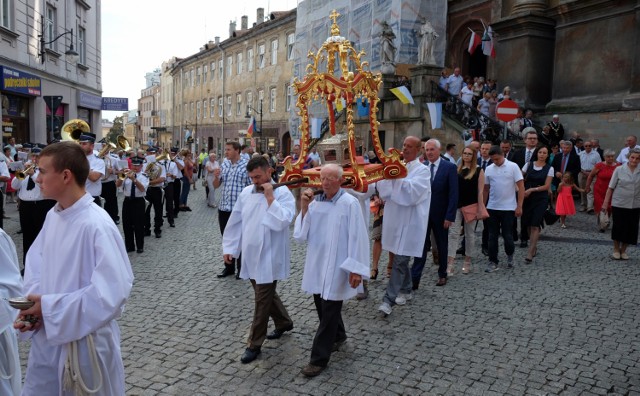 W Przemyślu trwa Wincentiada 2017, czyli Dni Patrona Miasta. W niedzielę przed południem, z kościoła Franciszkanów wyszła procesja z relikwiami św. Wincentego.