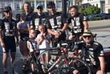 Są niesamowici! Przejechali rowerami 1000 kilometrów, aby pomóc trzem chłopcom FOTO