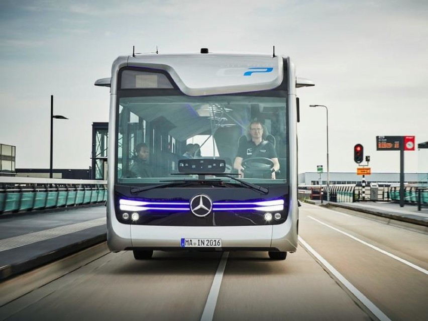 Mercedes opracował autobus przyszłości. Nie potrzeba w nim...