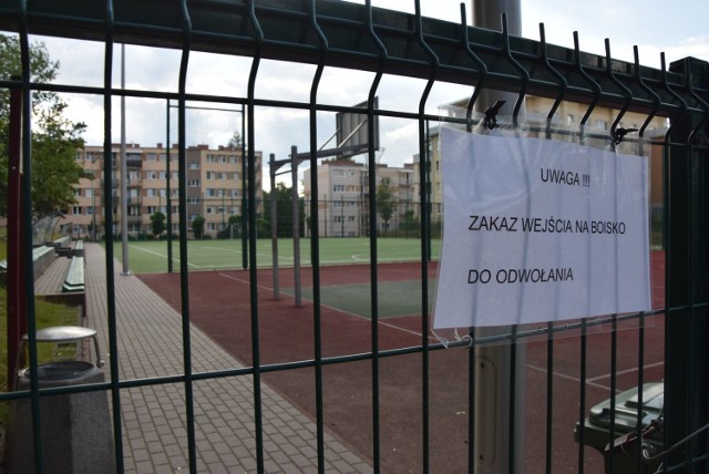 W poniedziałek, 22 czerwca, boisko "Pod Hubą" było zamknięte dla mieszkańców. We wtorek miasto obiecało nam interwencję w tej sprawie.