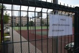 Czytelnicy: zielonogórskie boisko "Pod Hubą" jest zamknięte, ludzie chcą z niego korzystać. Miasto: sprawdzimy to. We wtorek obiekt otwarto 