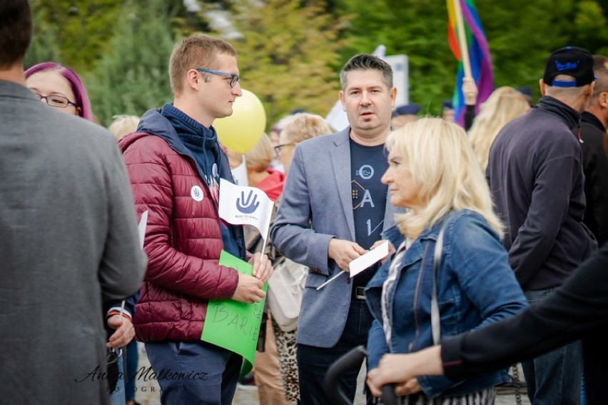 Ponad 300 osób z Konina, Turku, Gniezna, Poznania i Warszawy wzięło udział w II Marszu Tolerancji .Nie obyło się bez incydentu.