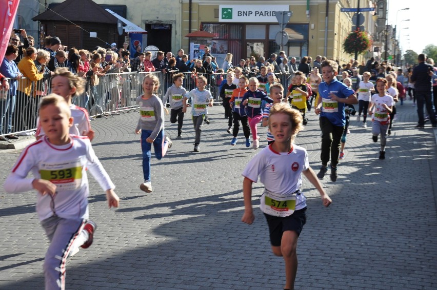 Bieg Przemusia w Pleszewie. Najmłodsi biegacze dali z siebie wszystko!