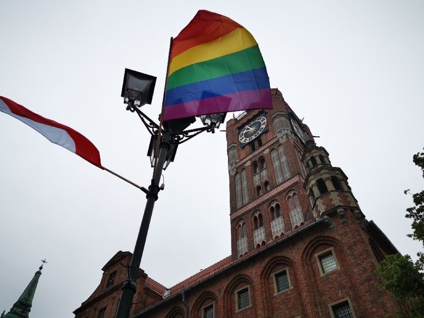 Po trzecie, gospodarz miasta przypomina o tym, że "Toruń...