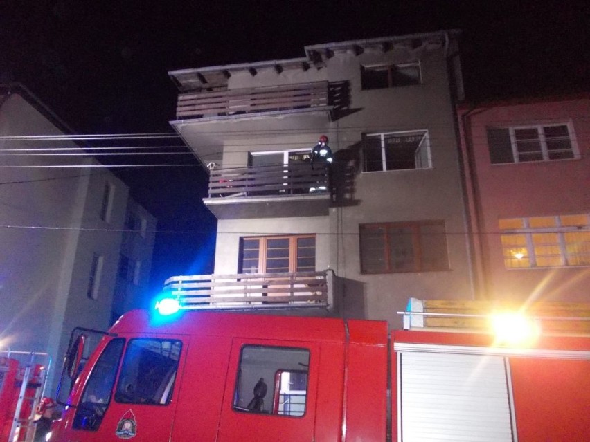 Strażnicy miejscy z Gdyni wspólnie ze strażakami uratowali starszego człowieka [ZDJĘCIA]