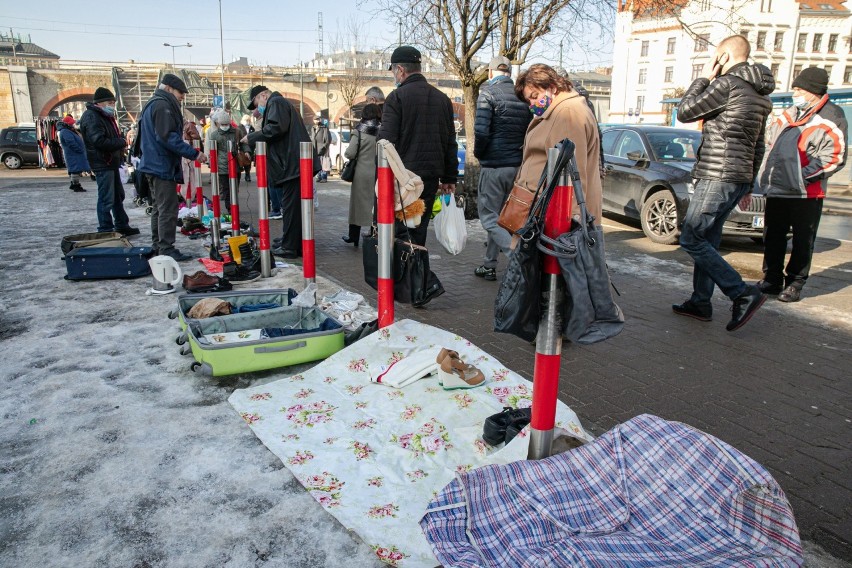 Giełda staroci pod Halą Targową