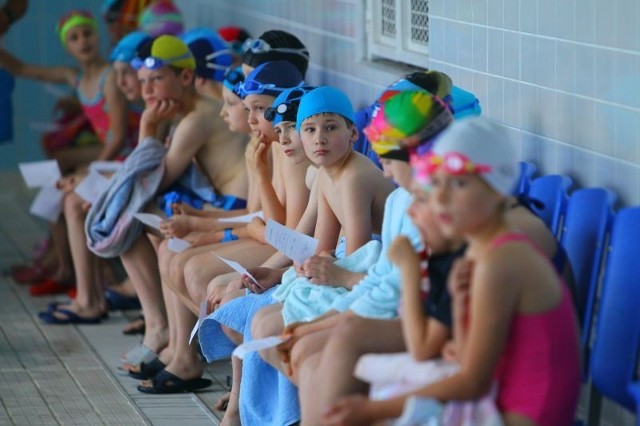 Zawody pływackie dla dzieci na Chwiałce