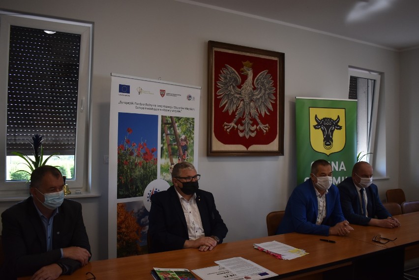Podpisanie umów w Urzędzie Gminy w Czerminie