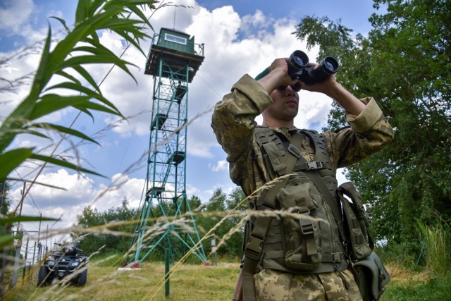 Patrol ukraińskiej straży granicznej w okolicy ukraińsko-polskiego przejścia granicznego Krakowiec-Korczowa, 14 bm.