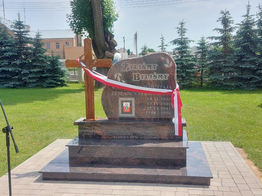 Ku pamięci Sybiraków. W Augustowie odsłonięto pomnik w 81. rocznicę trzeciej wywózki na Syberię