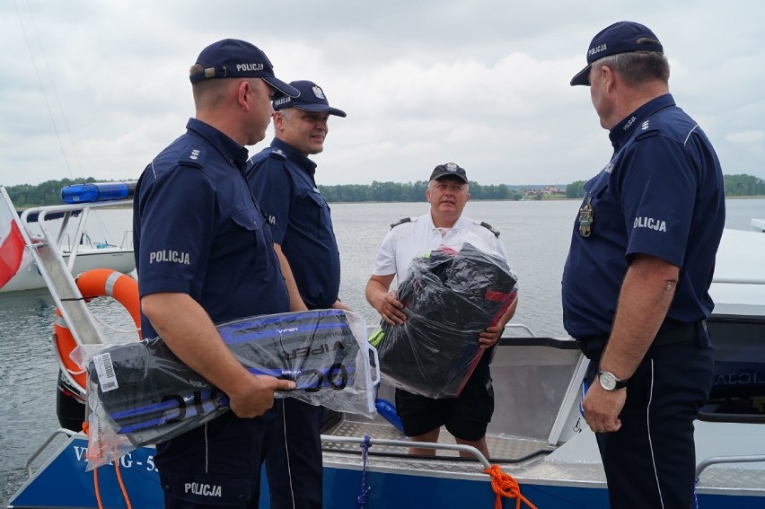 Policjanci otrzymali nowoczesną łódź patrolową. Będzie też więcej funkcjonariuszy  