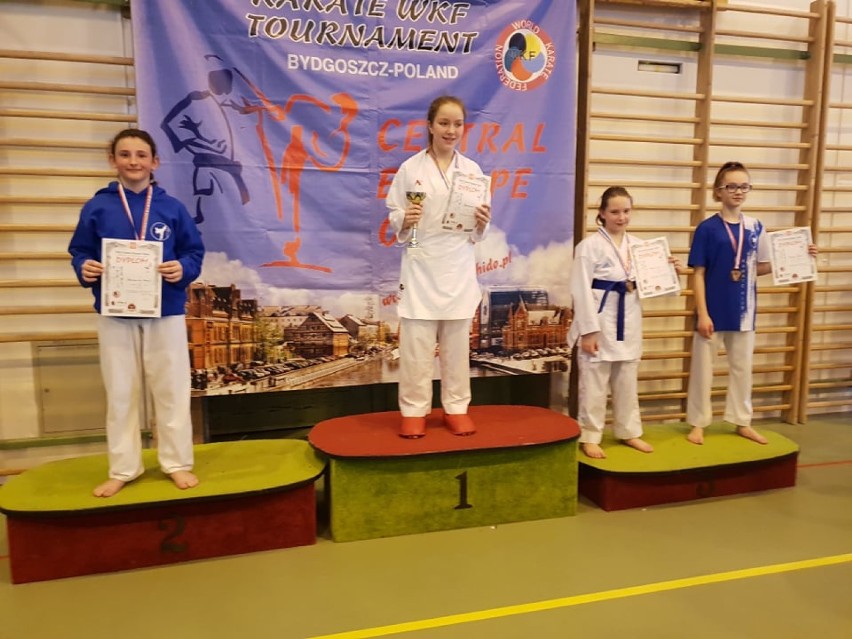 Młodzi karatecy z Pleszewskiego Klubu Karate nie zwalniają tempa. W zawodach w Bydgoszczy wywalczyli kolejne medale