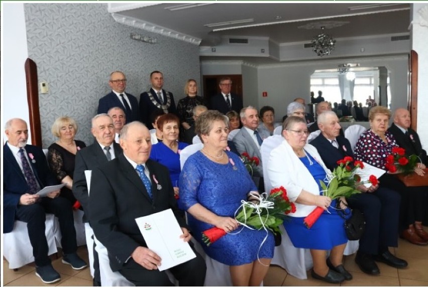Gmina Rzgów: 50 lat minęło. Wręczono medale za długoletnie pożycie małżeńskie