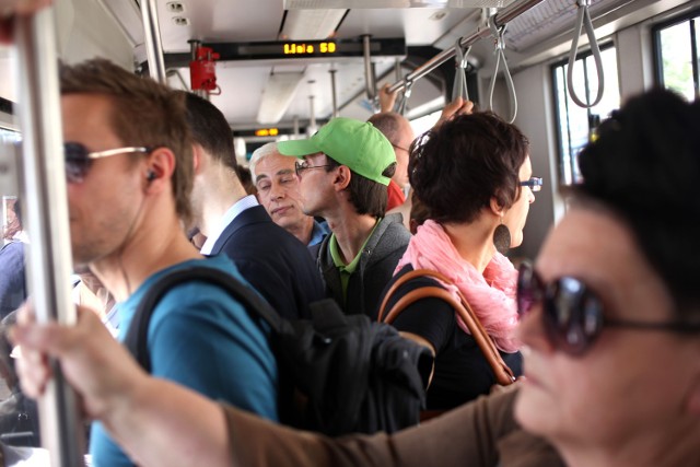 Tłok w tramwajach, zwłaszcza linii 50, to jeden z najczęściej powtarzających się zarzutów